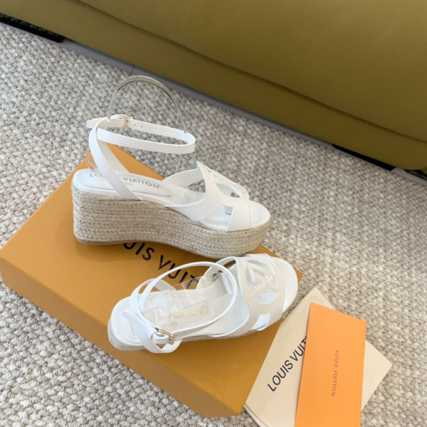 l**is V*t*n heels sandals