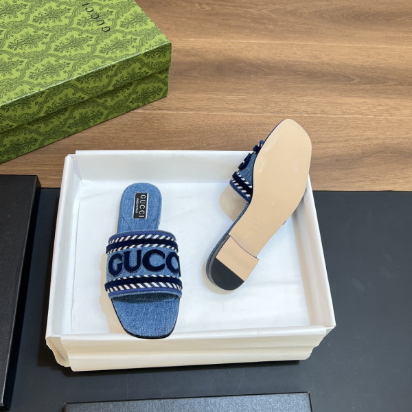 G*u*i slide sandals