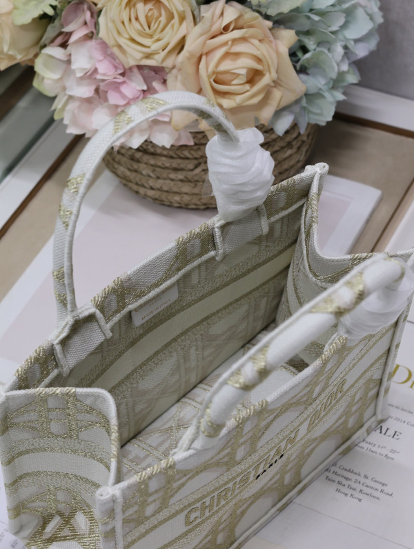 small D*or book tote-26.5*21*14cm