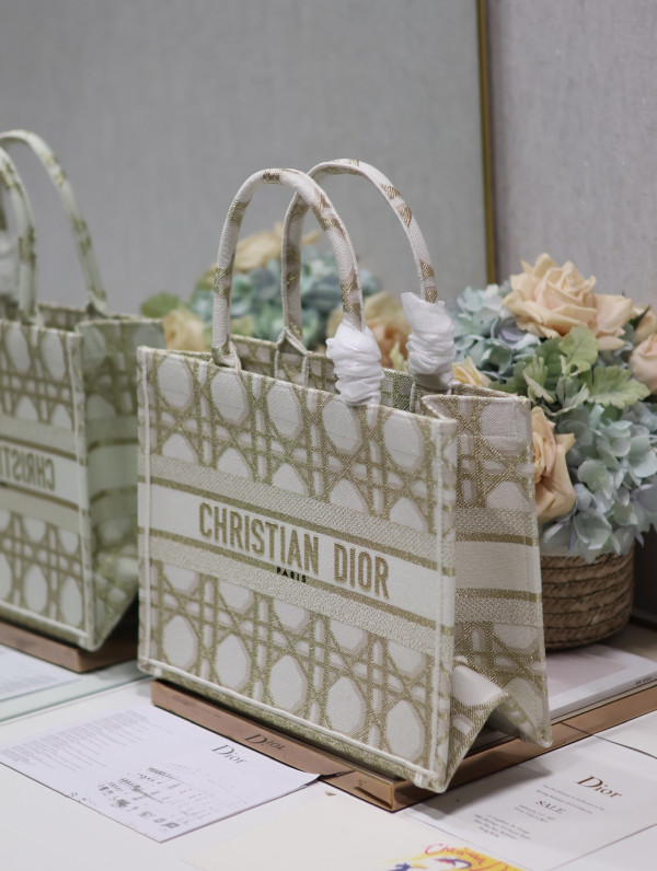 medium D*or book tote-36*18*28cm