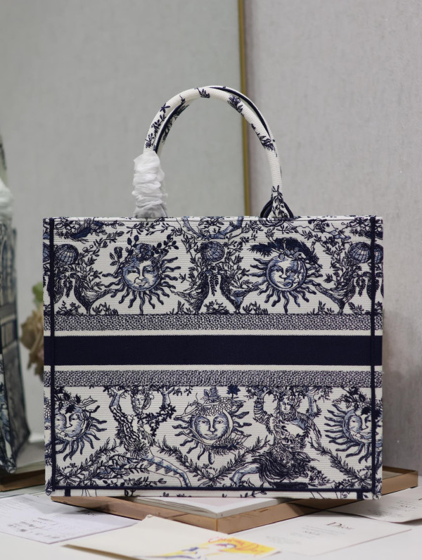 large D*or book tote-42*35*18.5cm