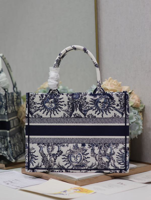 medium D*or book tote-36*18*28cm