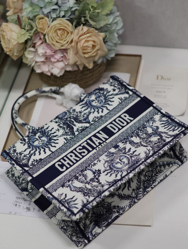 medium D*or book tote-36*18*28cm