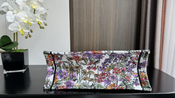 medium D*or book tote-36*18*28cm