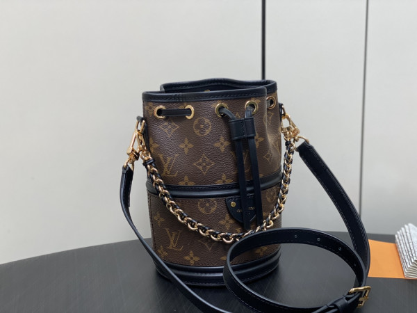 l**is V*t*n new canoe bag-14*20.5*14cm