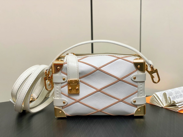 l**is V*t*n side trunk pm-18*12.5*8cm