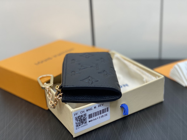 l**is V*t*n noa wallet-11*7*1.5cm