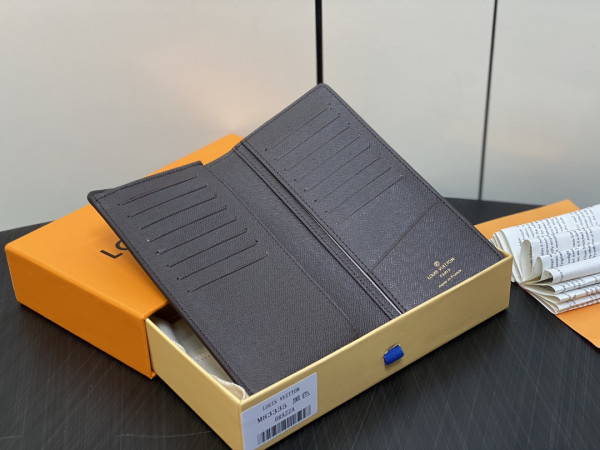 l**is V*t*n brazza wallet-10*19*2cm