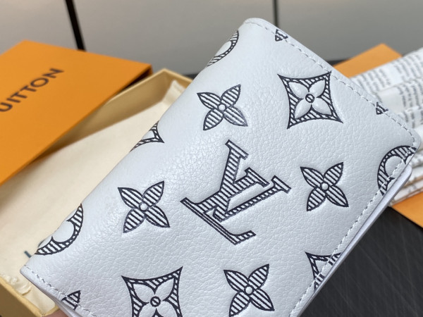 l**is V*t*n pocket organizer-8*11.1*1 cm