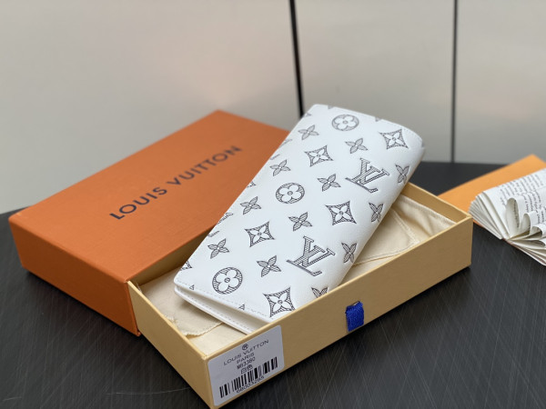 l**is V*t*n brazza wallet-10*19*2cm