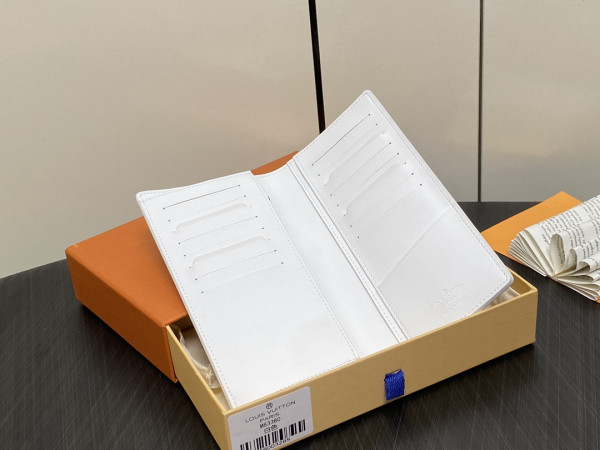 l**is V*t*n brazza wallet-10*19*2cm