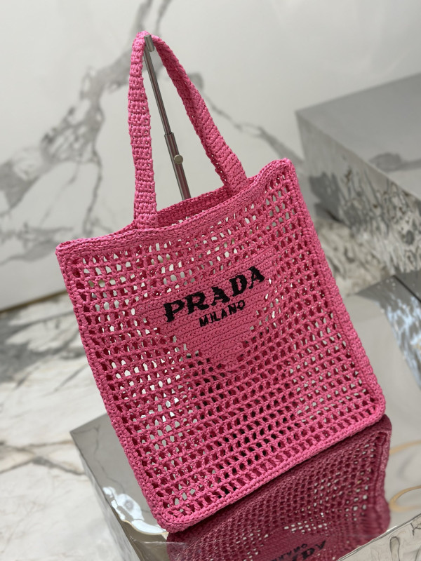 Pra*a crochet tote bag