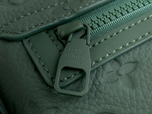 l**is V*t*n s-cape messenger-28*16*10cm