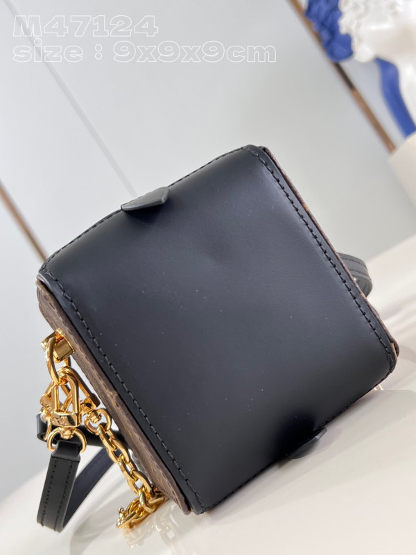 l**is V*t*n dice bag-9.5*9.5*9.5cm