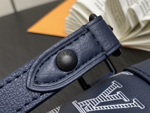 l**is V*t*n pochette to-go-30*21.5*2cm