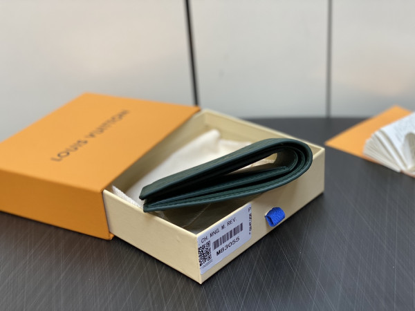 l**is V*t*n multiple wallet-11.5*9*1.5cm