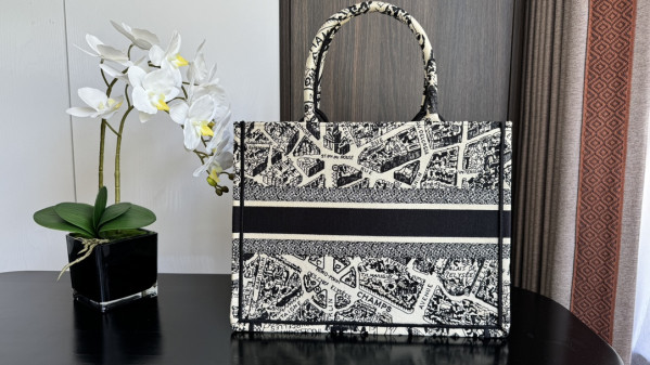 medium D*or book tote-36*18*28cm