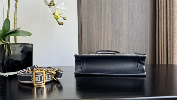 D*or mini book tote-21.5*13*7.5cm