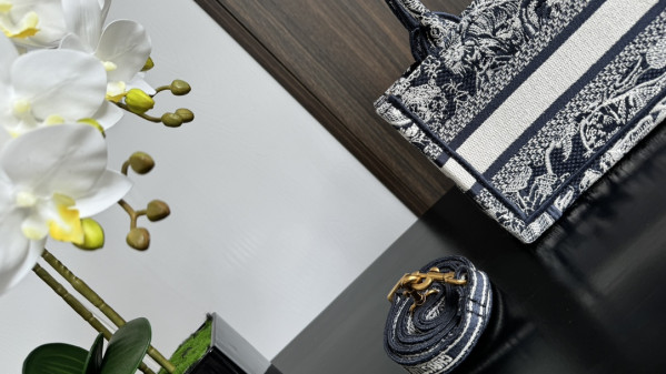 D*or mini book tote-21.5*13*7.5cm