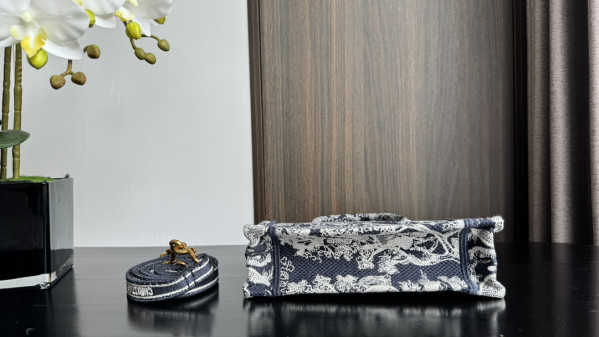 D*or mini book tote-21.5*13*7.5cm