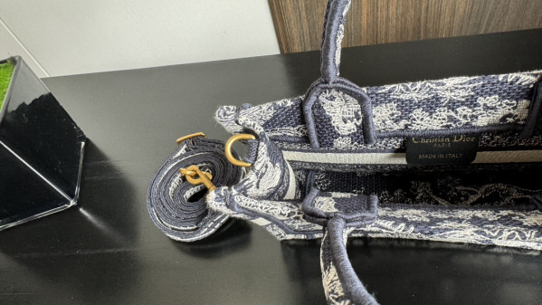 D*or mini book tote-21.5*13*7.5cm