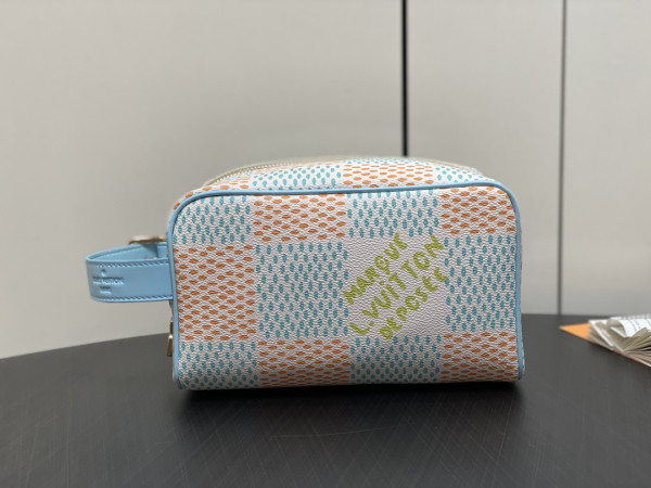 l**is V*t*n locker dopp kit bag-23*13*12cm