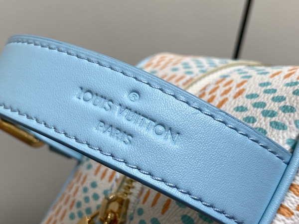 l**is V*t*n locker dopp kit bag-23*13*12cm