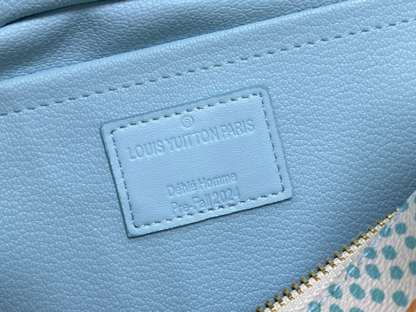 l**is V*t*n locker dopp kit bag-23*13*12cm