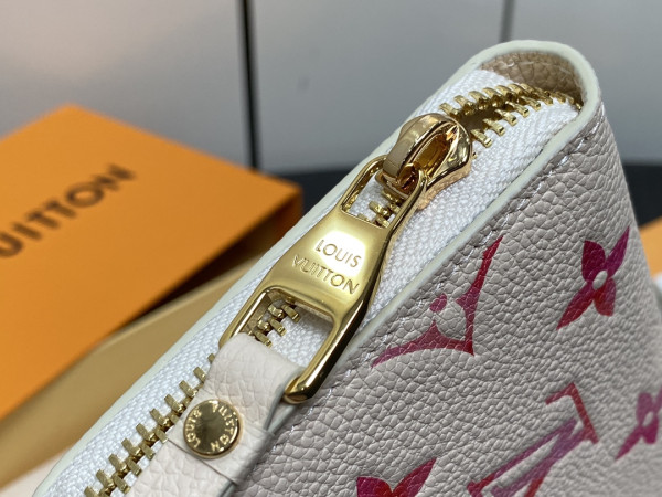 l**is V*t*n zippy wallet-10*20*2 cm