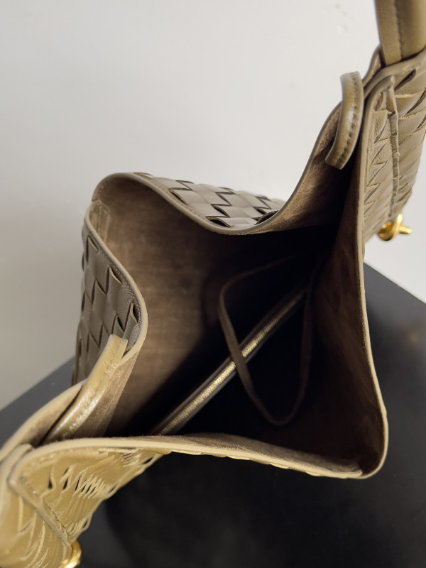 Bo*te*ga ve*ne*ta medium solstice shoulder bag