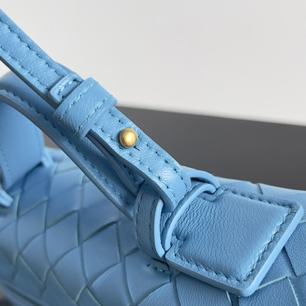 Bo*te*ga ve*ne*ta vanity case crossbody bag