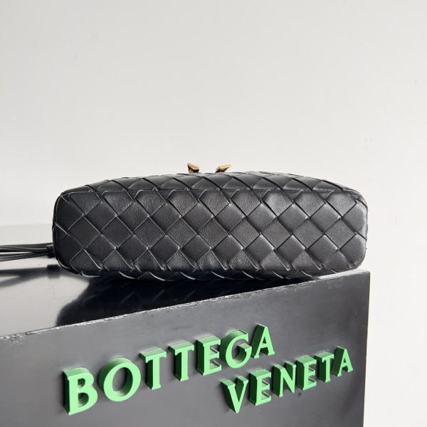Bo*te*ga ve*ne*ta vanity case crossbody bag