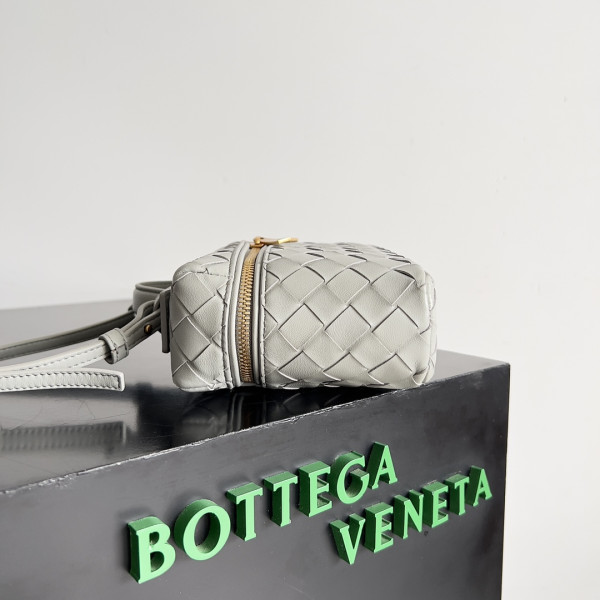 Bo*te*ga ve*ne*ta vanity case crossbody bag
