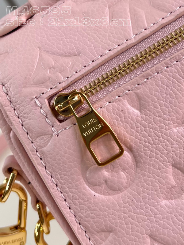 l**is V*t*n pochette metis east west