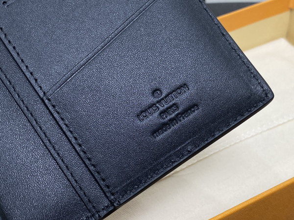 l**is V*t*n brazza wallet-10*19*2cm