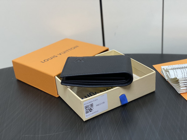 l**is V*t*n slender wallet-11*8.5*2cm