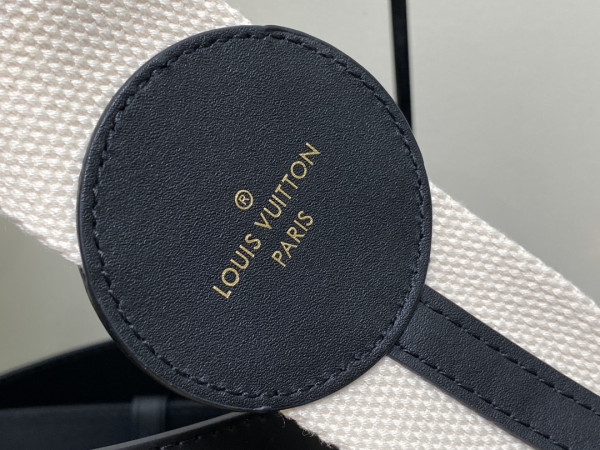 l**is V*t*n twist mm-23*17*9.5cm