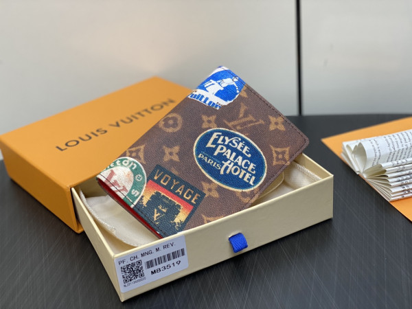 l**is V*t*n passport cover-10*14*2.5cm