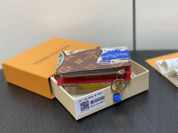 l**is V*t*n lisa wallet - 9*11.5*1.5cm