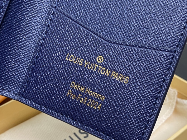 l**is V*t*n pocket organizer-7.5*11.1*1 cm