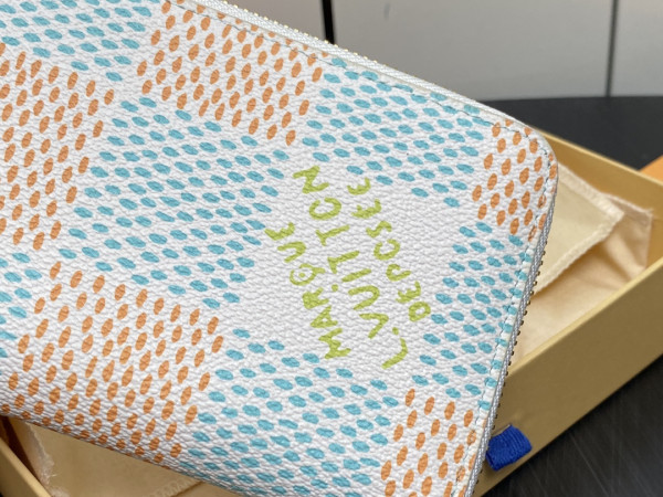 l**is V*t*n zippy wallet-10*20*2 cm