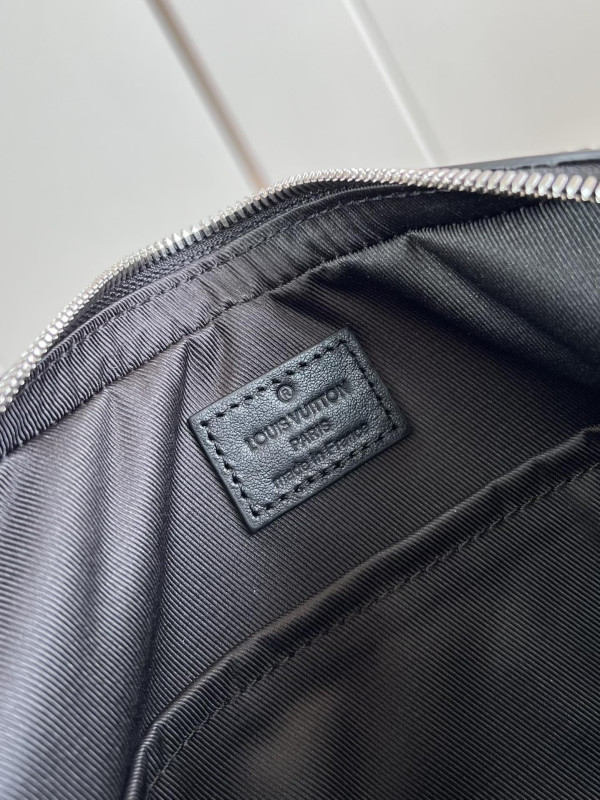 l**is V*t*n trio messenger