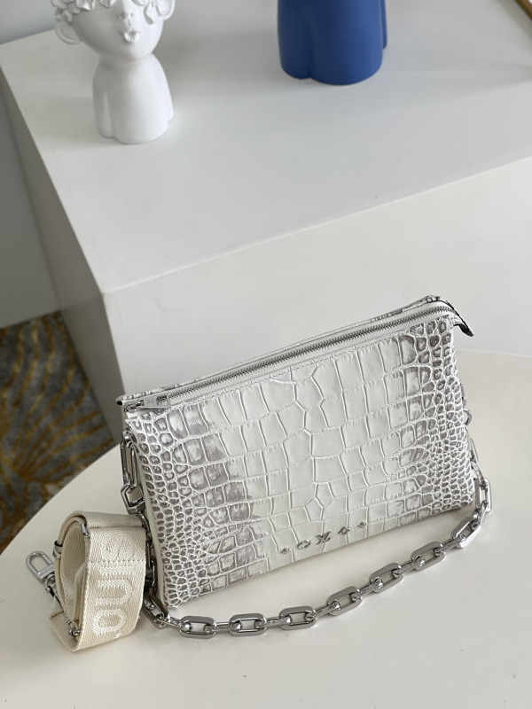 l**is V*t*n coussin pm-26*20*12cm