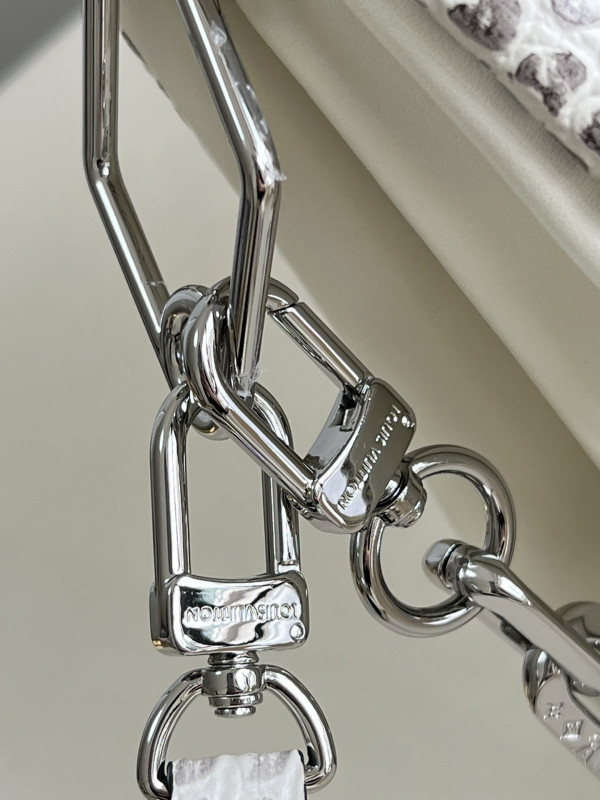 l**is V*t*n coussin pm-26*20*12cm