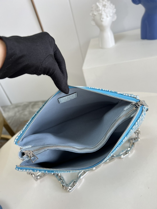 l**is V*t*n coussin pm-26*20*12cm