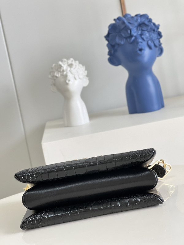 l**is V*t*n coussin pm-26*20*12cm