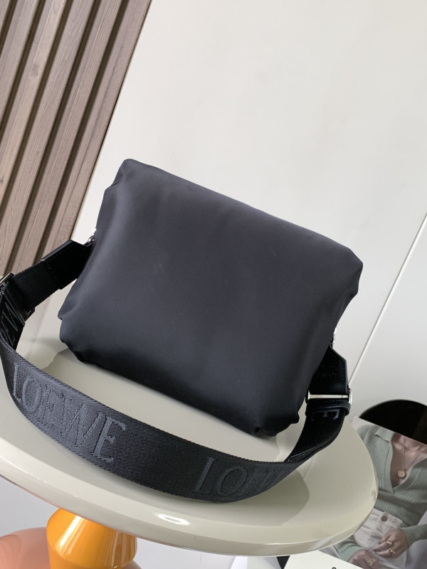 LOEWE Goya Puffer leather shoulder bag-23*17*9CM