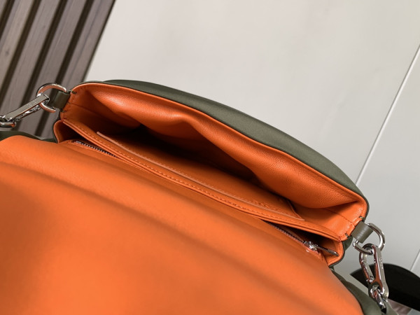 LOEWE Goya Puffer leather shoulder bag-23*17*9CM