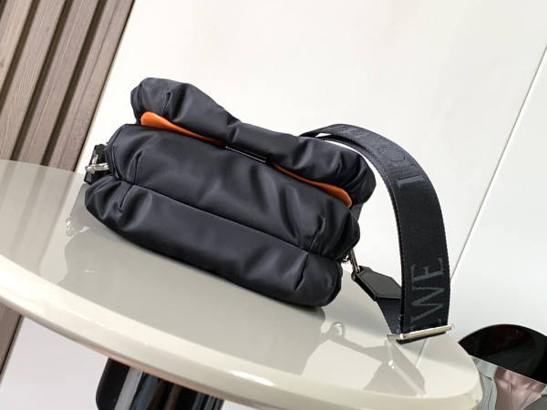 LOEWE Goya Puffer leather shoulder bag-20*13*6CM