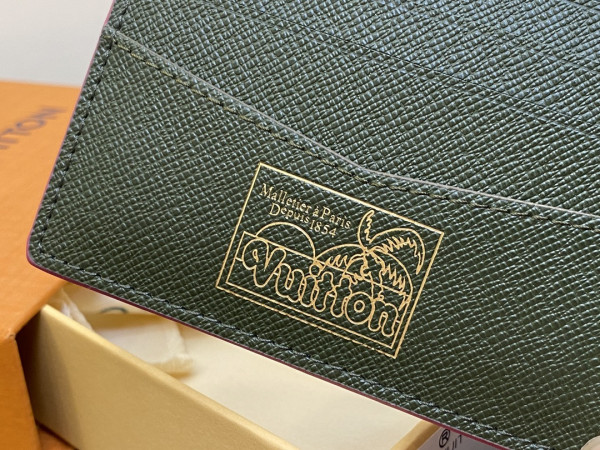 l**is V*t*n slender wallet-11*8.5*2cm